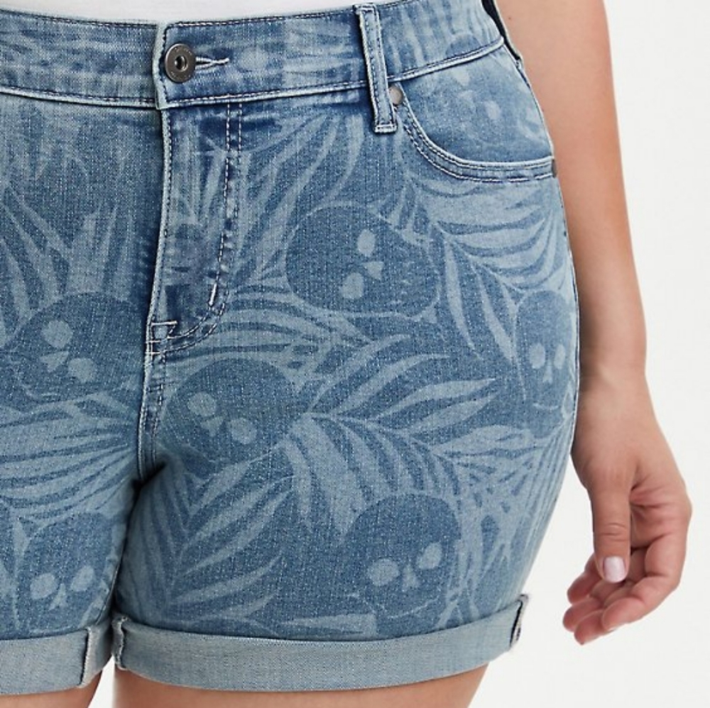 Skull Mid Rise Super Soft Midi Short - Picture 4 of 7